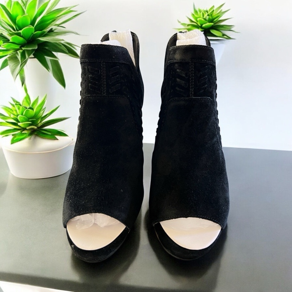 💕VINTAGE💕 Vince Camuto Black Ankle Booties with Geometric Heel - Picture 3 of 7